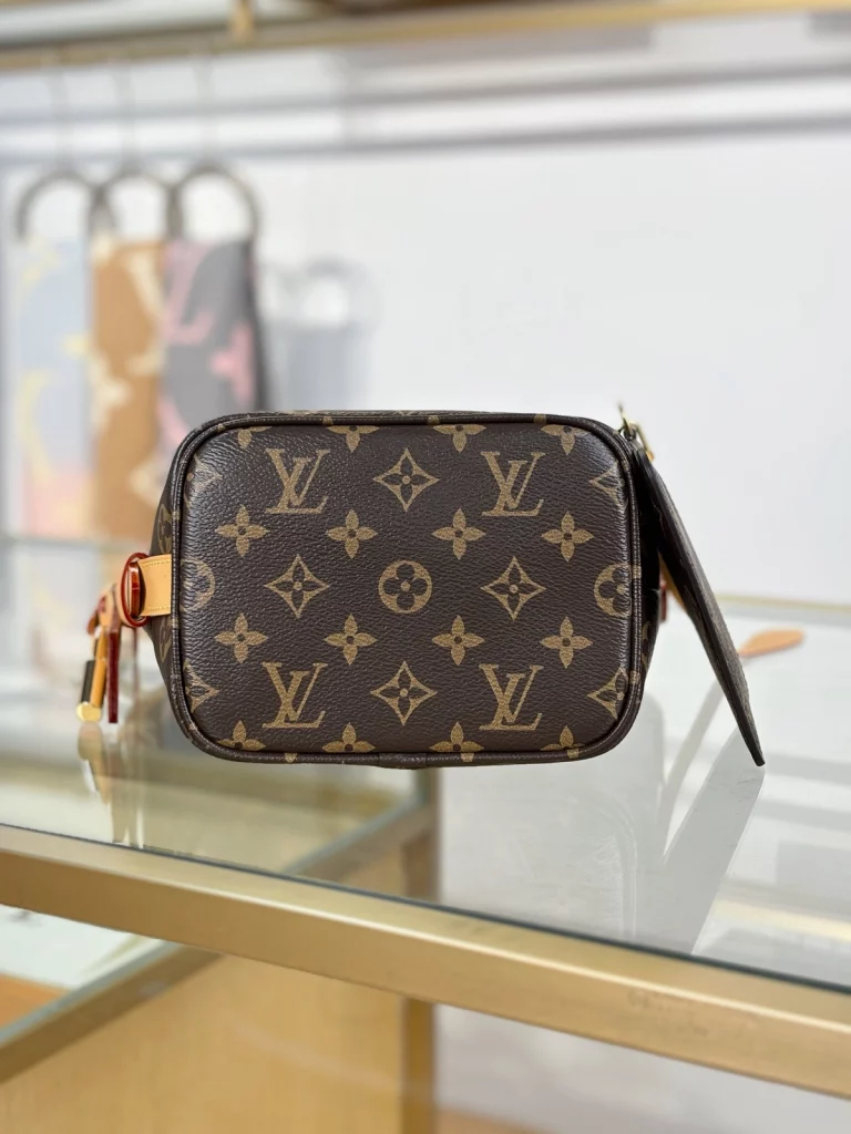 Click to view full screen LV LV In BB M12925 細節 實拍 底部