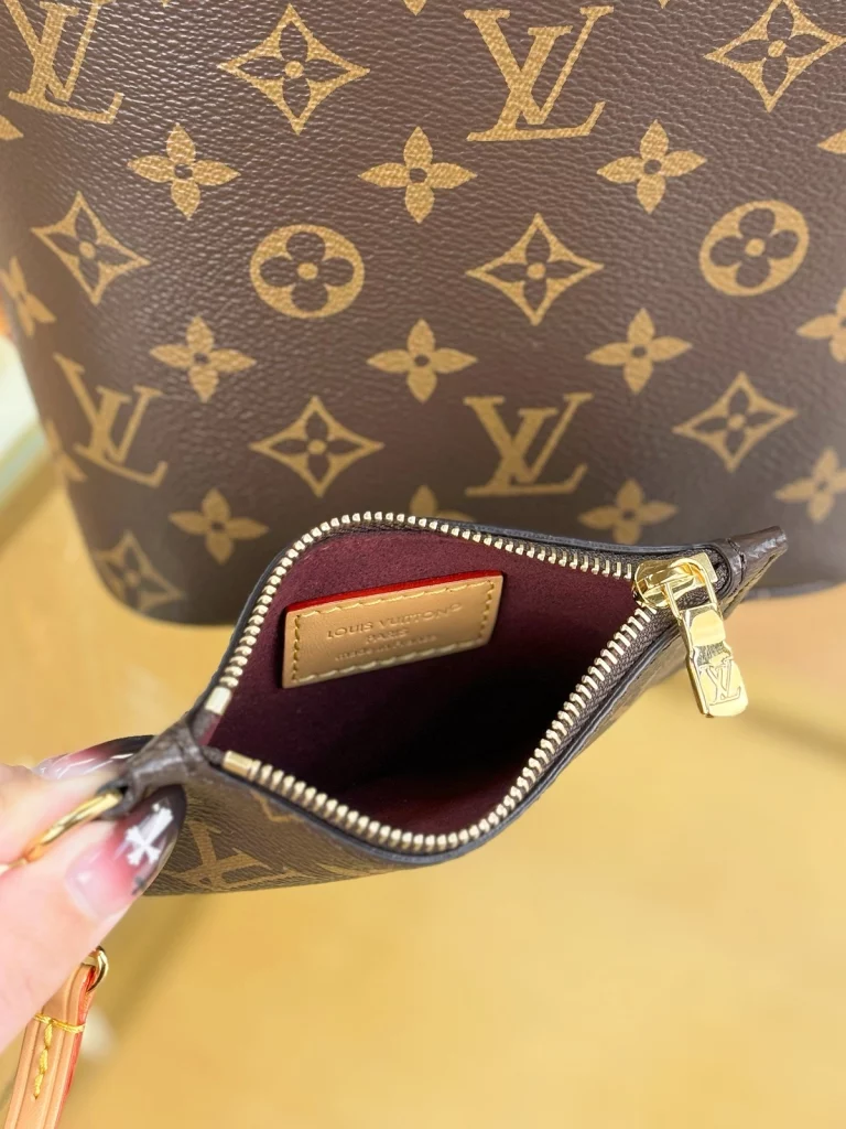 Click to view full screen LV LV In BB M12925 細節 實拍 口袋