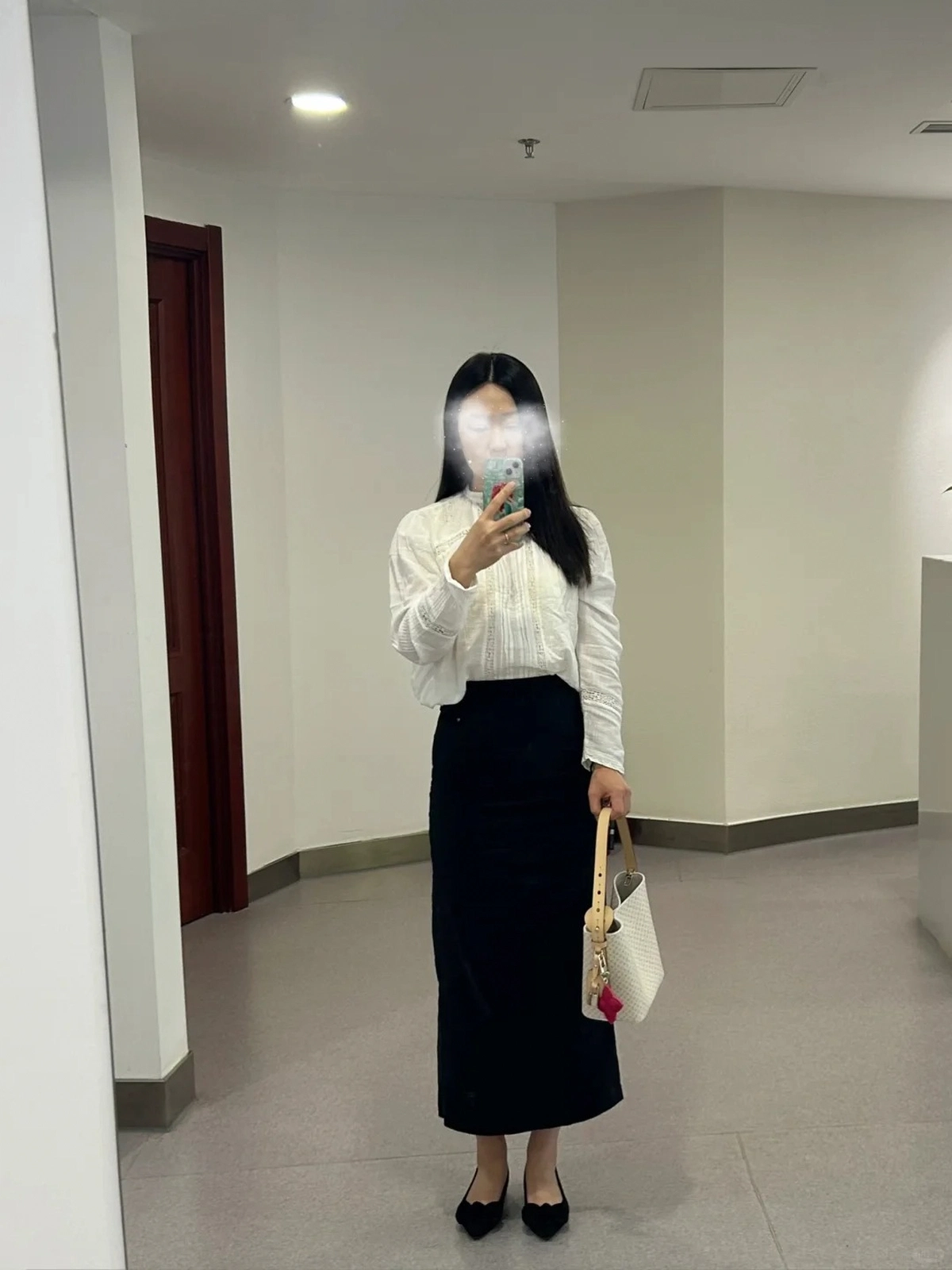 LV Low Key All In BB包包 沙丘色 單肩包 上身圖
