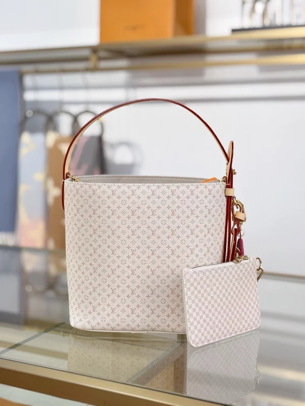 LV Low Key All In BB包包 沙丘色 單肩包M15130 實拍 細節 正面