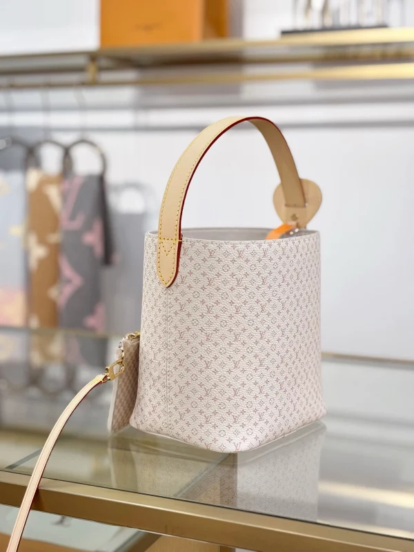 LV Low Key All In BB包包 沙丘色 單肩包M15130 實拍 細節 側面