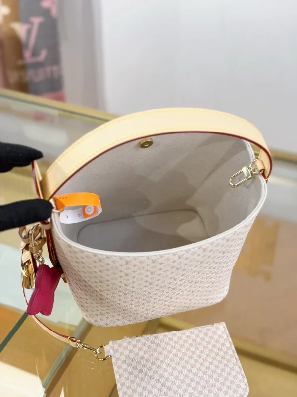 LV Low Key All In BB包包 沙丘色 單肩包M15130 實拍 細節 容量