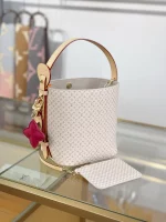 LV Low Key All In BB包包 沙丘色 單肩包M15130 實拍 細節 側面