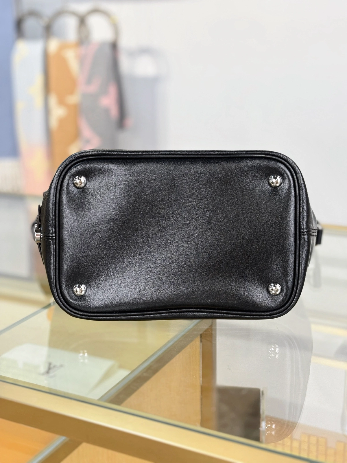 LV No Way Vibe 水桶包 黑色 M14377 底部