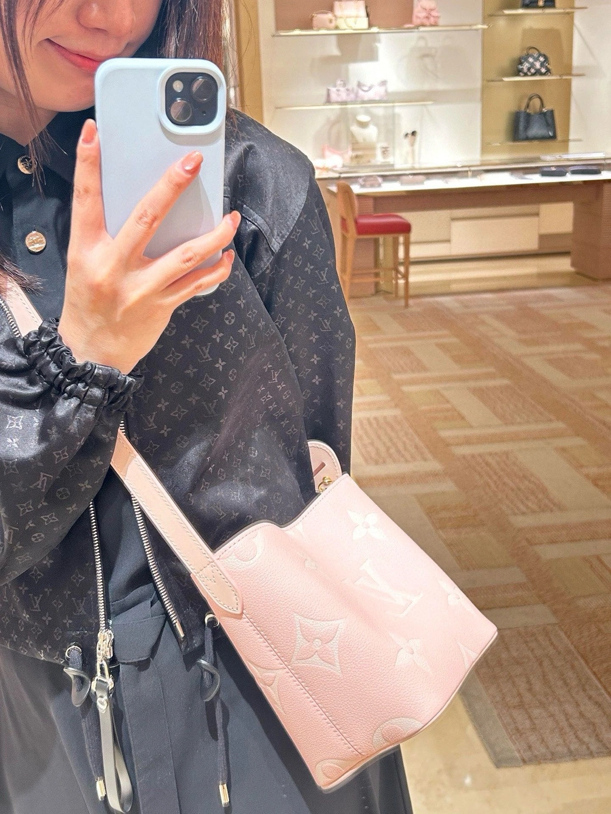 LV Low Key All In BB包包 雙粉色 單肩包M14356 上身效果圖
