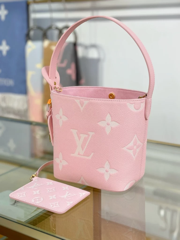 Click to view full screen LV Low Key All In BB包包 雙粉色 單肩包M14356 實拍 側面