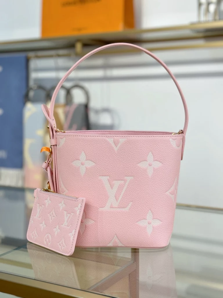 Click to view full screen LV Low Key All In BB包包 雙粉色 單肩包M14356 實拍 正面