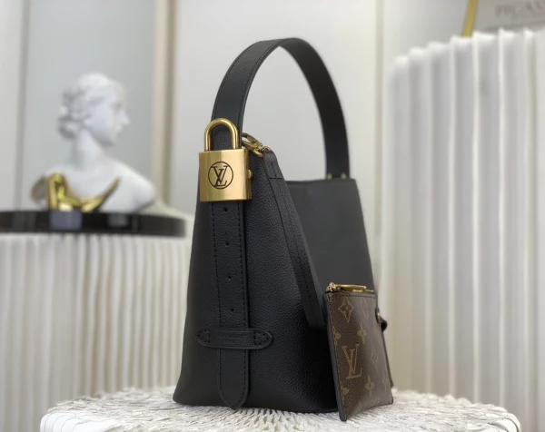 LV Low Key All In BB 黑色 M25543 實拍照片 側面