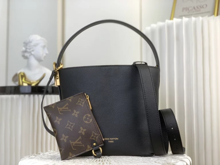 Click to view full screen LV Low Key All In BB 黑色 M25543 實拍照片 正面
