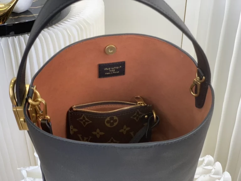 Click to view full screen LV Low Key All In BB 黑色 M25543 實拍照片 容量