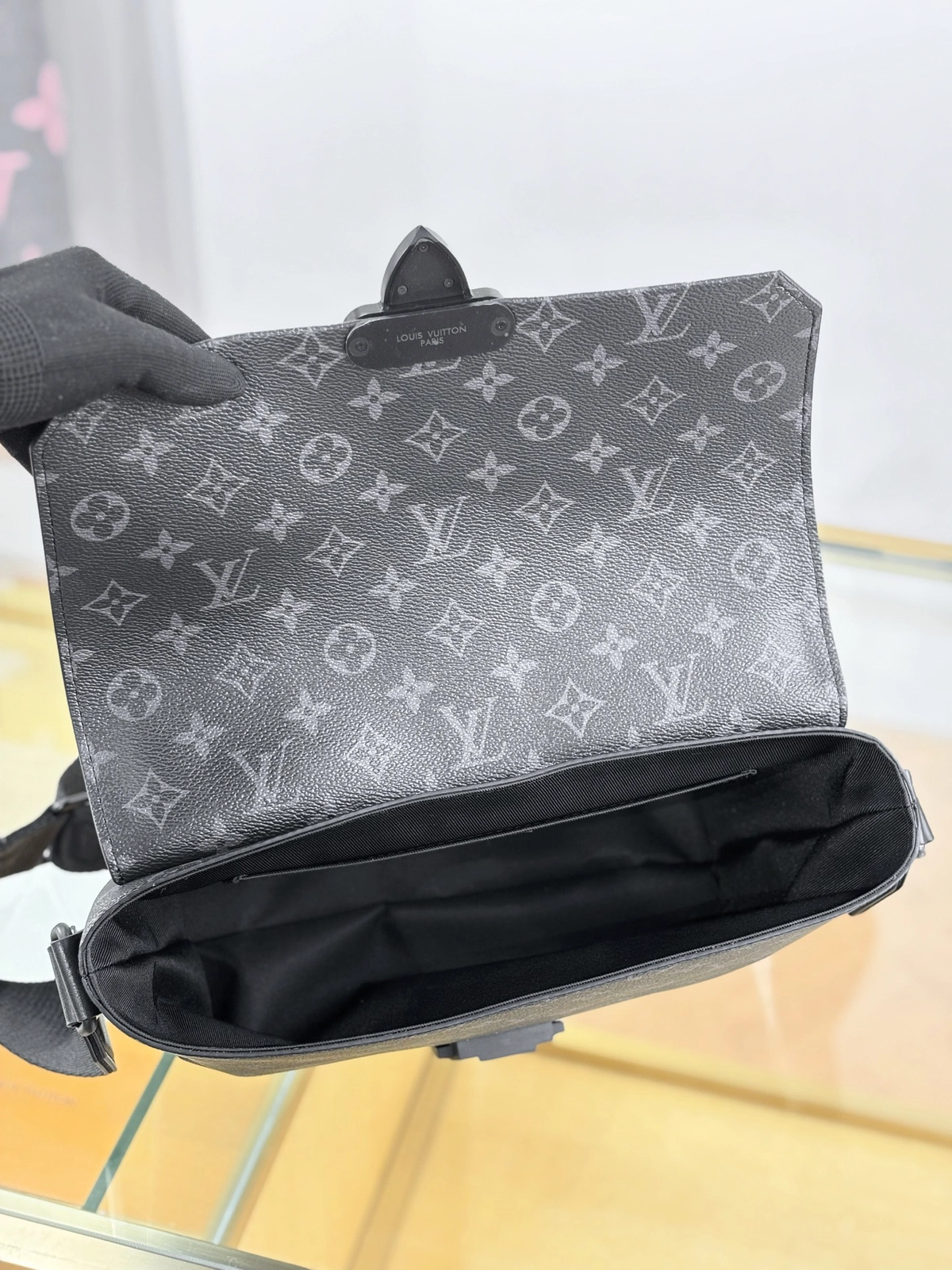 a貨包包 LV S-Cape 黑色 單肩斜背 郵差包 M46794 實拍照片容量