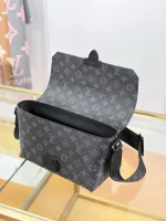 a貨包包 LV S-Cape 黑色 單肩斜背 郵差包 M46794 實拍照片容量