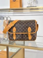 a貨包包 LV 老花色 單肩 斜背 郵差包 M14723 正面