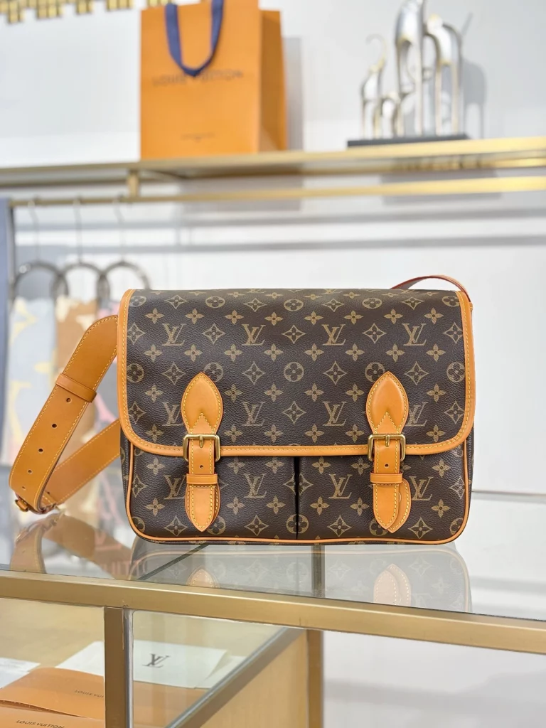 a貨包包 LV 老花色 單肩 斜背 郵差包 M14723 正面