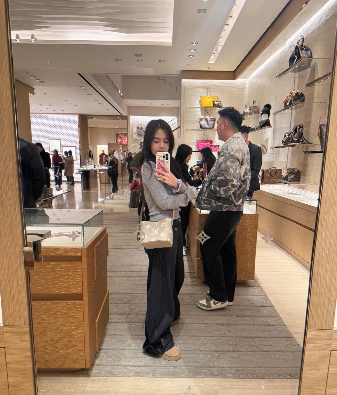 lv All In BB M13045 灰色 上身 穿搭 效果