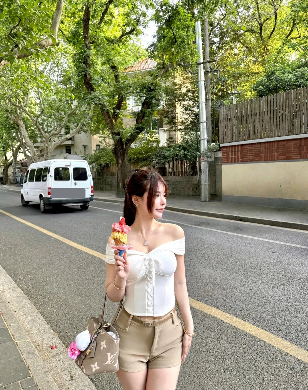 lv All In BB M13045 灰色 上身 穿搭 效果6