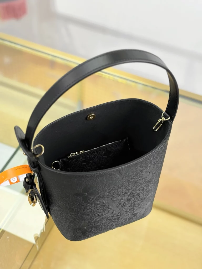 Click to view full screen lv All In BB M13480 黑色 實拍 細節 容量