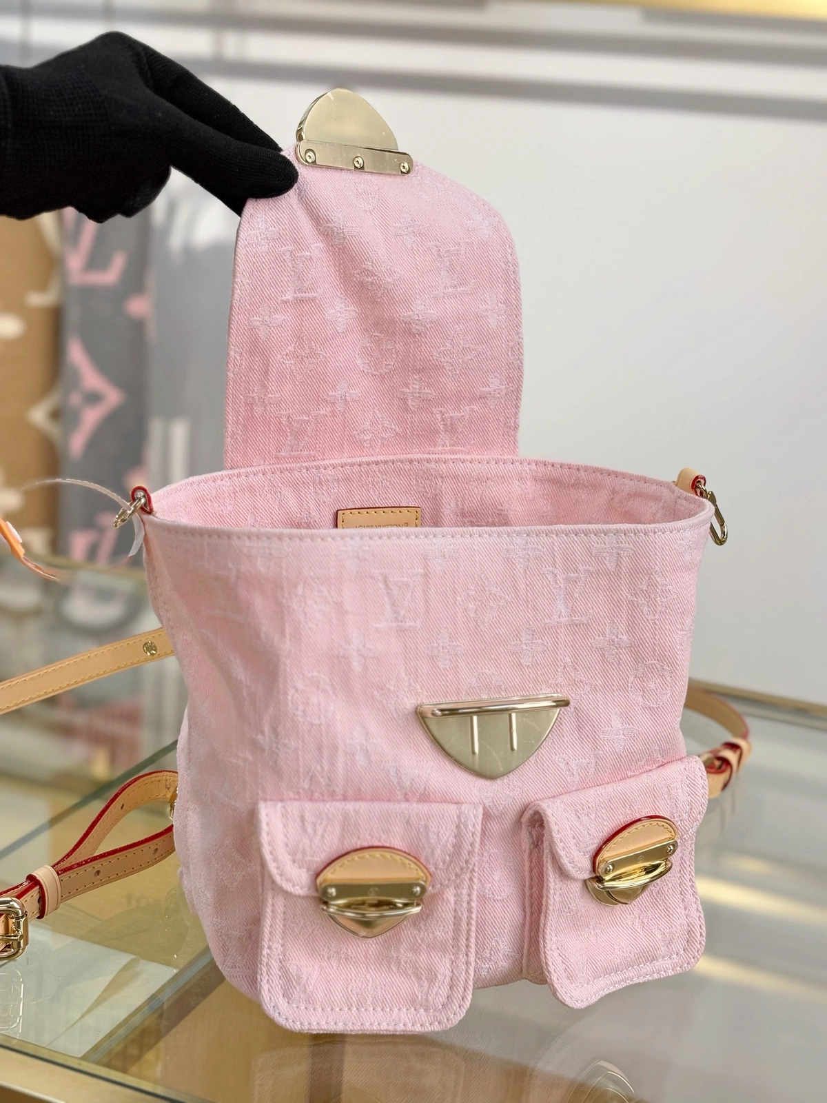 精品高仿 LV Venice 丹寧佈 櫻花粉 雙肩後背包 M13031 實拍照片容量