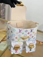 精品高仿 LV 村上隆 Venice 白三彩 雙肩後背包 M13081 實拍照片容量