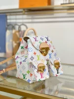 精品高仿 LV 村上隆 Venice 白三彩 雙肩後背包 M13081 實拍照片側面