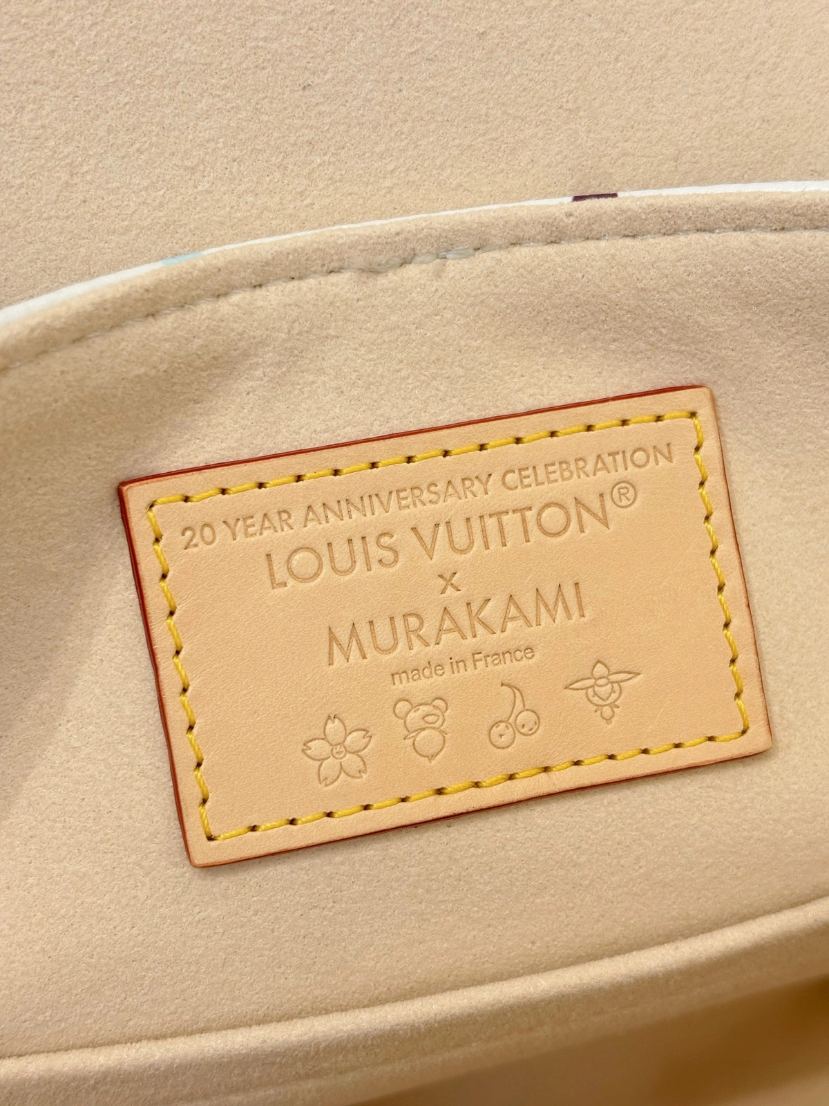 精品高仿 LV 村上隆 Venice 白三彩 雙肩後背包 M13081 實拍細節内裏銘牌LOGO