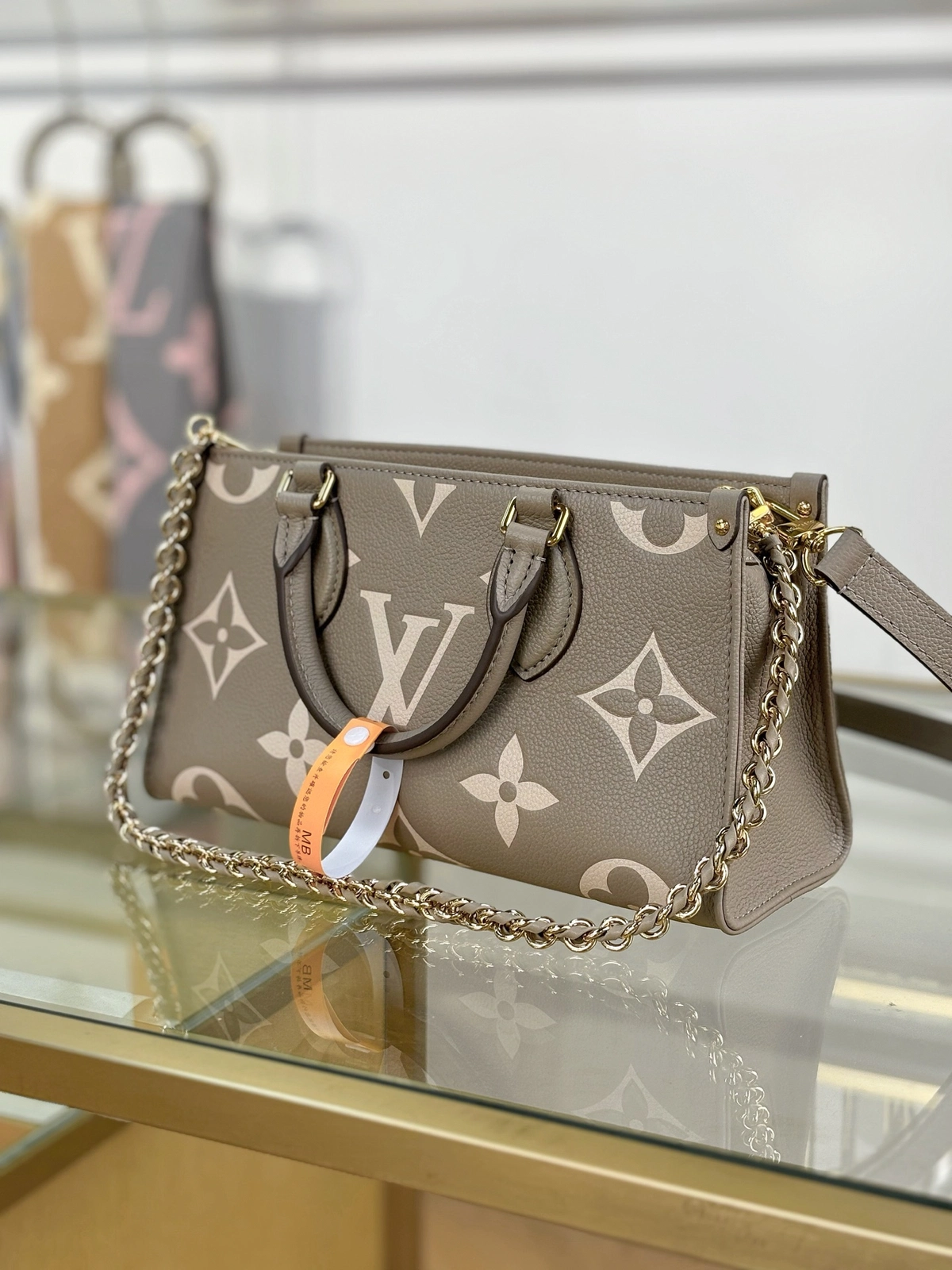 頂級a貨 LV OnTheGo 斑鳩灰色 單肩手提 托特包 M23641 實拍照片側面