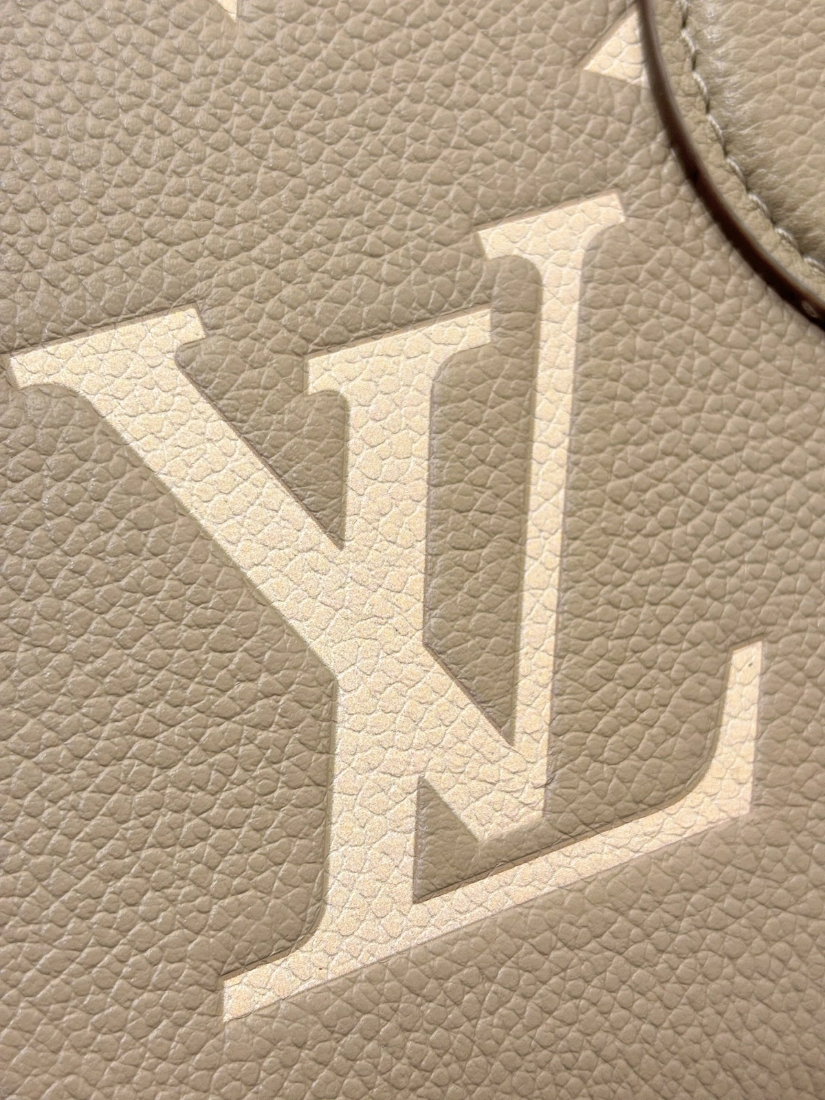 頂級a貨 LV OnTheGo 斑鳩灰色 單肩手提 托特包 M23641 實拍細節壓花特寫