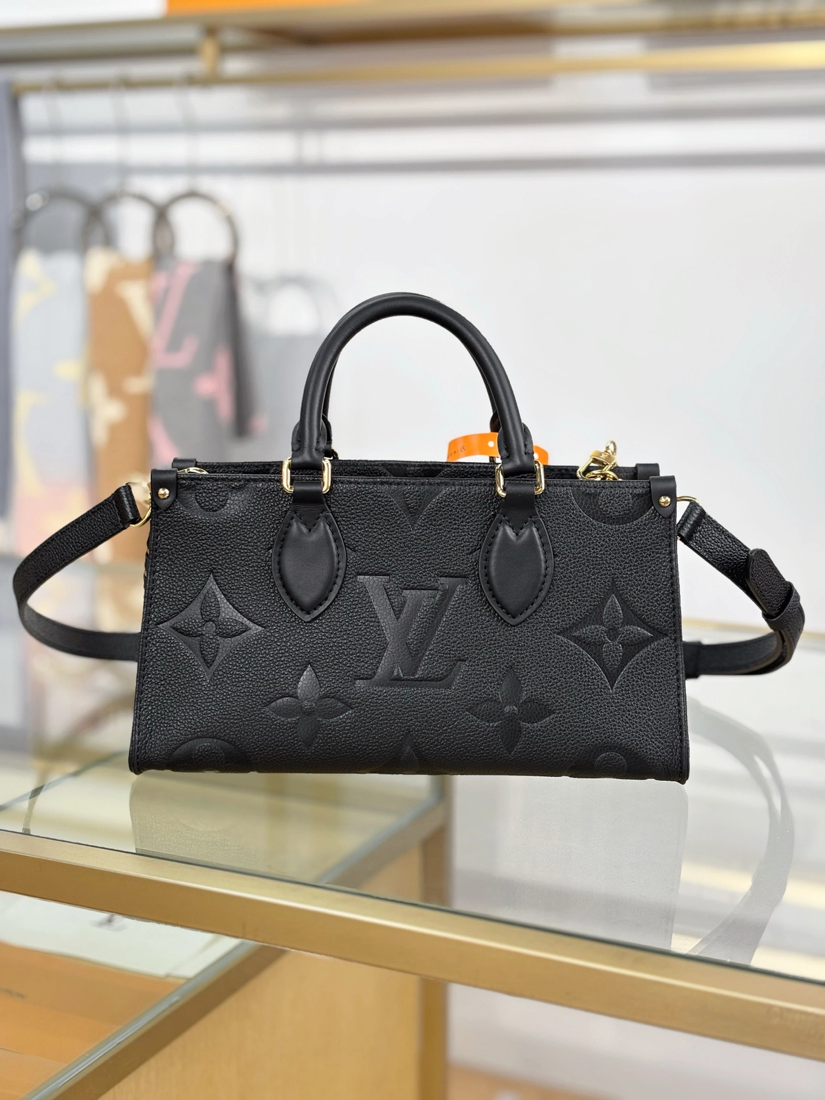 頂級a貨 LV OnTheGo 黑色壓花 單肩手提 托特包 M23640 實拍照片背面