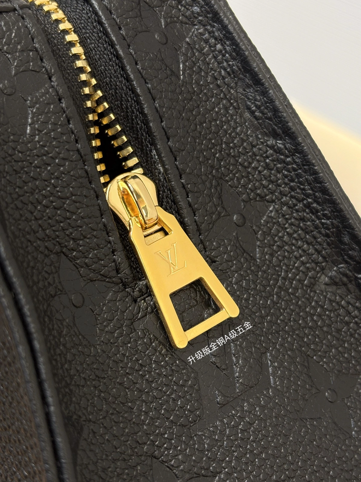 頂級a貨 LV OnTheGo 黑色壓花 單肩手提 托特包 M23640 實拍細節全鋼五金拉鏈