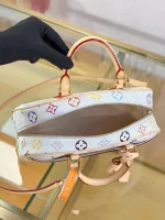 頂級a貨 LV 村上隆 Handbag East West 白三彩 單肩手提 托特包 M13084 實拍照片容量