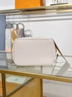 頂級原單 LV Neonoe 奶杏色 提花 單肩斜挎 水桶包 M14401 實拍照片底部