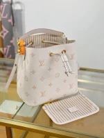 頂級原單 LV Neonoe 奶杏色 提花 單肩斜挎 水桶包 M14401 實拍照片側面