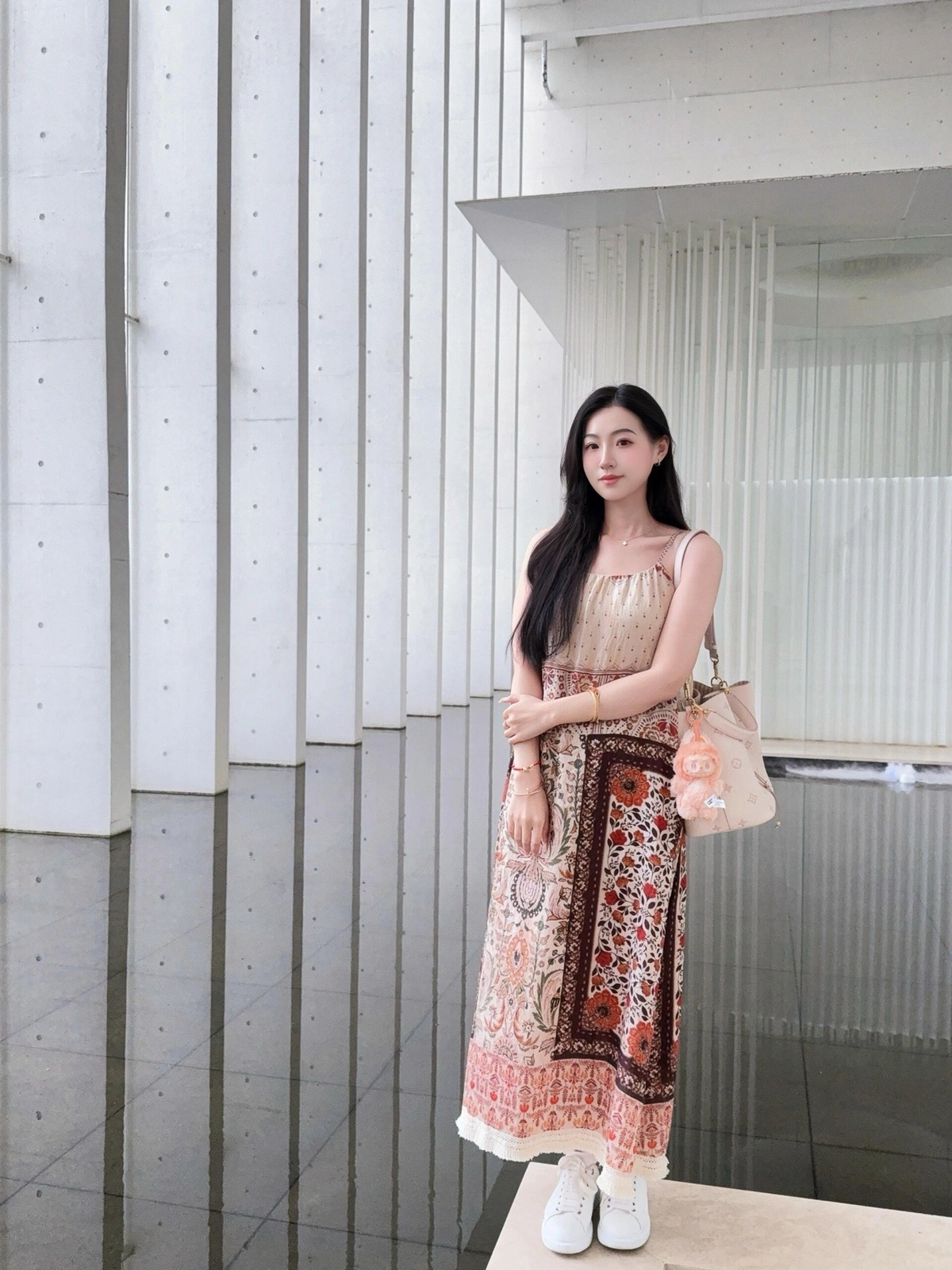 頂級原單 LV Neonoe 奶杏色 提花 單肩斜挎 水桶包 M14401 單肩上身效果