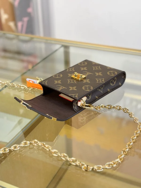 頂級高仿 LV Phone Pouch Métis 老花 鏈條 手機包M13572 實拍照片側面