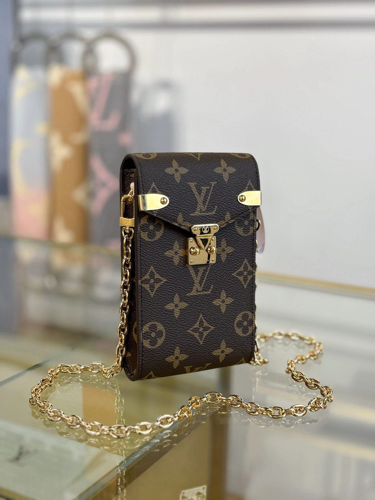 頂級高仿 LV Phone Pouch Métis 老花 鏈條 手機包M13572 實拍照片側面