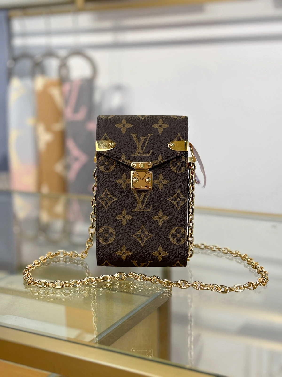 頂級高仿 LV Phone Pouch Métis 老花 鏈條 手機包M13572 實拍照片正面