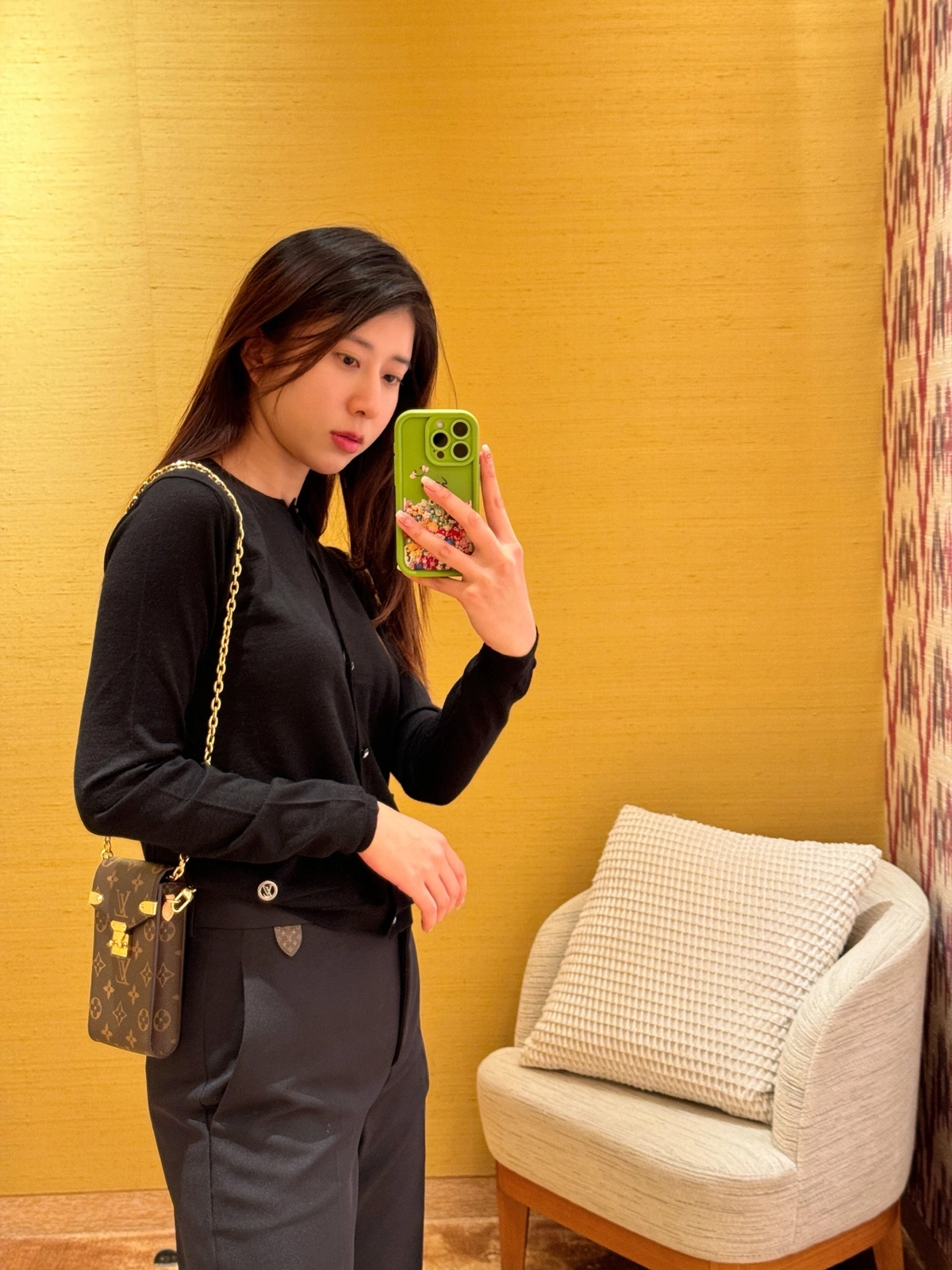 頂級高仿 LV Phone Pouch Métis 老花 鏈條 手機包M13572 單肩效果