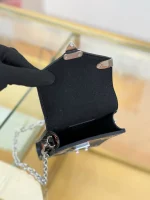 頂級高仿 LVxTM Phone Pouch Métis 黑彩色 鏈條 手機包M14098 實拍照片容量