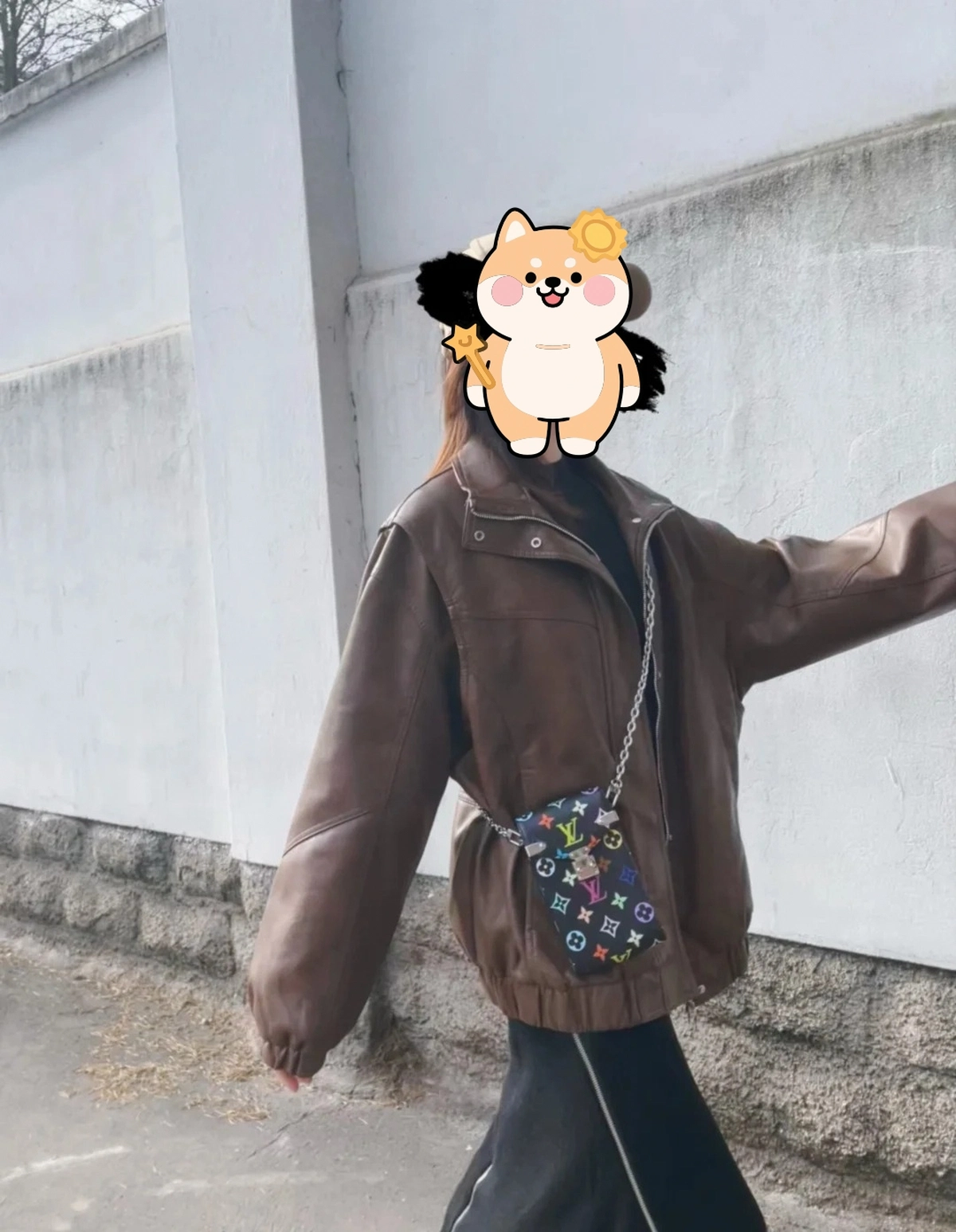 頂級高仿 LVxTM Phone Pouch Métis 黑彩色 鏈條 手機包M14098 上身效果-1