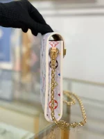 頂級高仿 LV村上隆 Phone Pouch Métis 白三彩 鏈條 手機包M14098 實拍照片側面