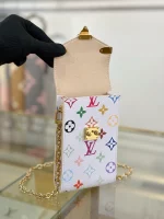 頂級高仿 LV村上隆 Phone Pouch Métis 白三彩 鏈條 手機包M14098 實拍照片容量