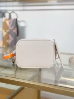 高仿包包 LV All In BB 漸變奶油色 單肩斜挎 水桶包 M25673 實拍照片底部