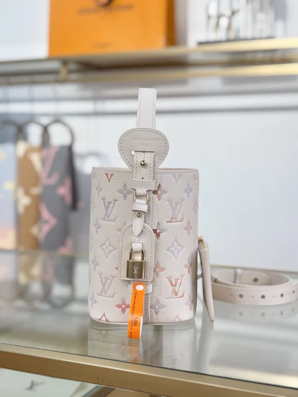 高仿包包 LV All In BB 漸變奶油色 單肩斜挎 水桶包 M25673 實拍照片側面