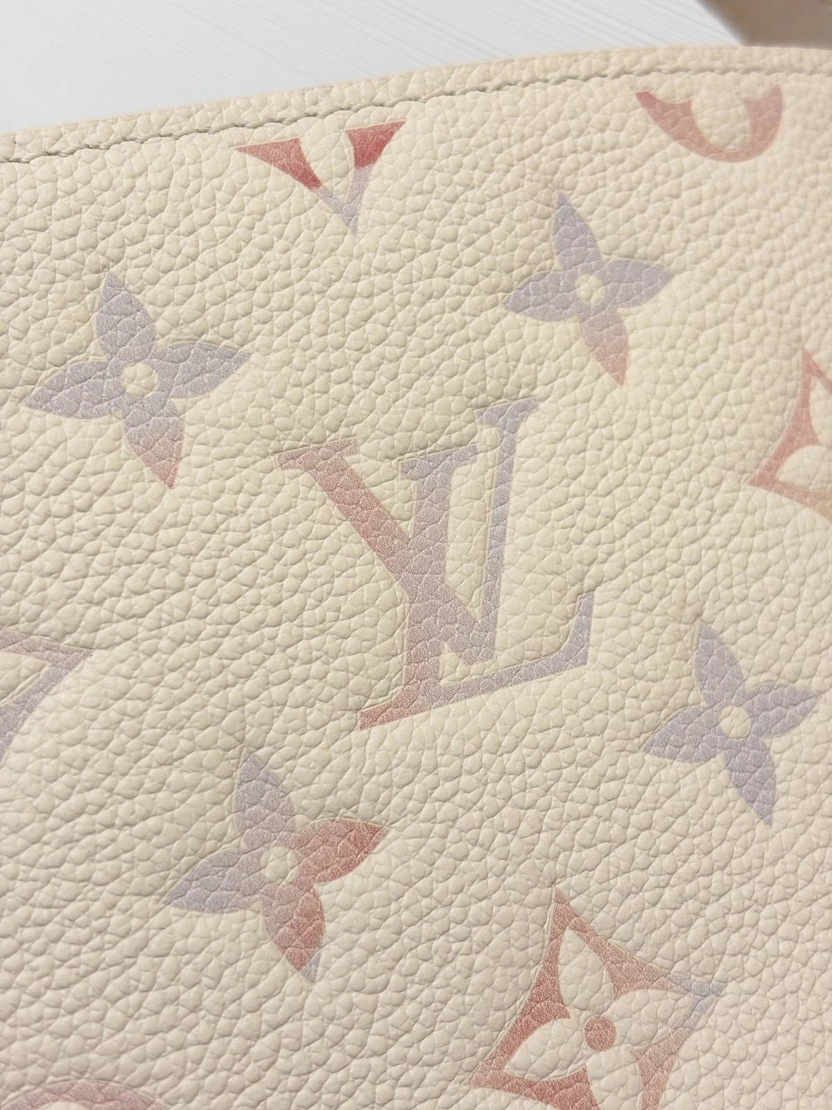 高仿包包 LV All In BB 漸變奶油色 單肩斜挎 水桶包 M25673 實拍細節漸變色LOGO