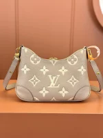 高仿包包 LV Boulogne PM 斑鳩灰色 壓花 鏈條皮帶雙肩帶 牛角包 M13224 實拍照片背面