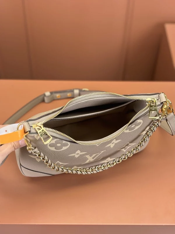 高仿包包 LV Boulogne PM 斑鳩灰色 壓花 鏈條皮帶雙肩帶 牛角包 M13224 實拍照片容量