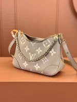 高仿包包 LV Boulogne PM 斑鳩灰色 壓花 鏈條皮帶雙肩帶 牛角包 M13224 實拍照片側面