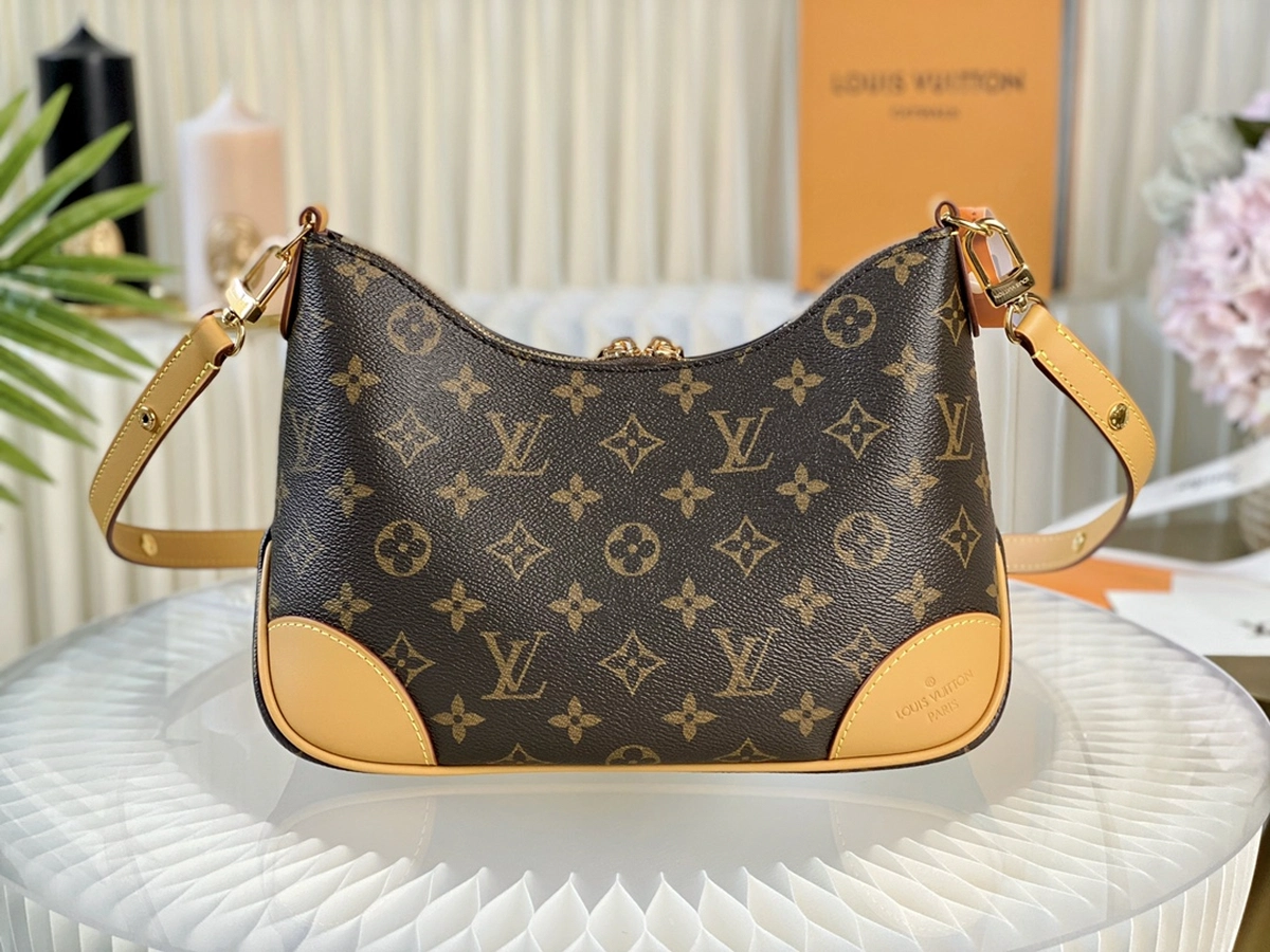 高仿包包 LV Boulogne PM 老花 鏈條單肩 牛角包 M45832 實拍照片背面