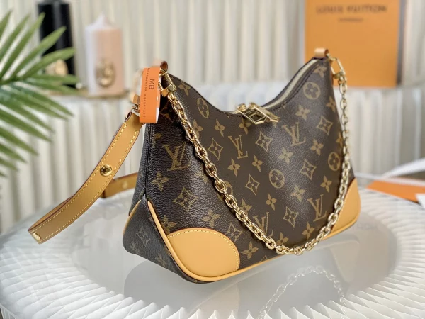 高仿包包 LV Boulogne PM 老花 鏈條單肩 牛角包 M45832 實拍照片側面