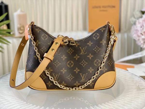 高仿包包 LV Boulogne PM 老花 鏈條單肩 牛角包 M45832 實拍照片正面